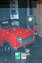 une Austin acceptée une Deuche rejetée Bizarre.JPG